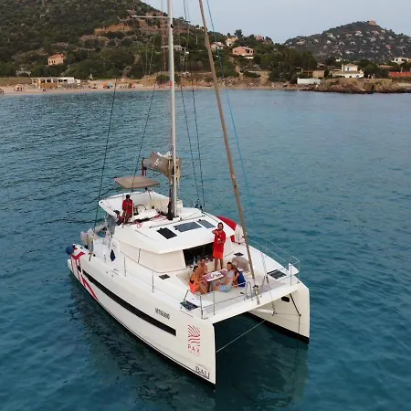 Botel Catamarano Pax Abyssi *